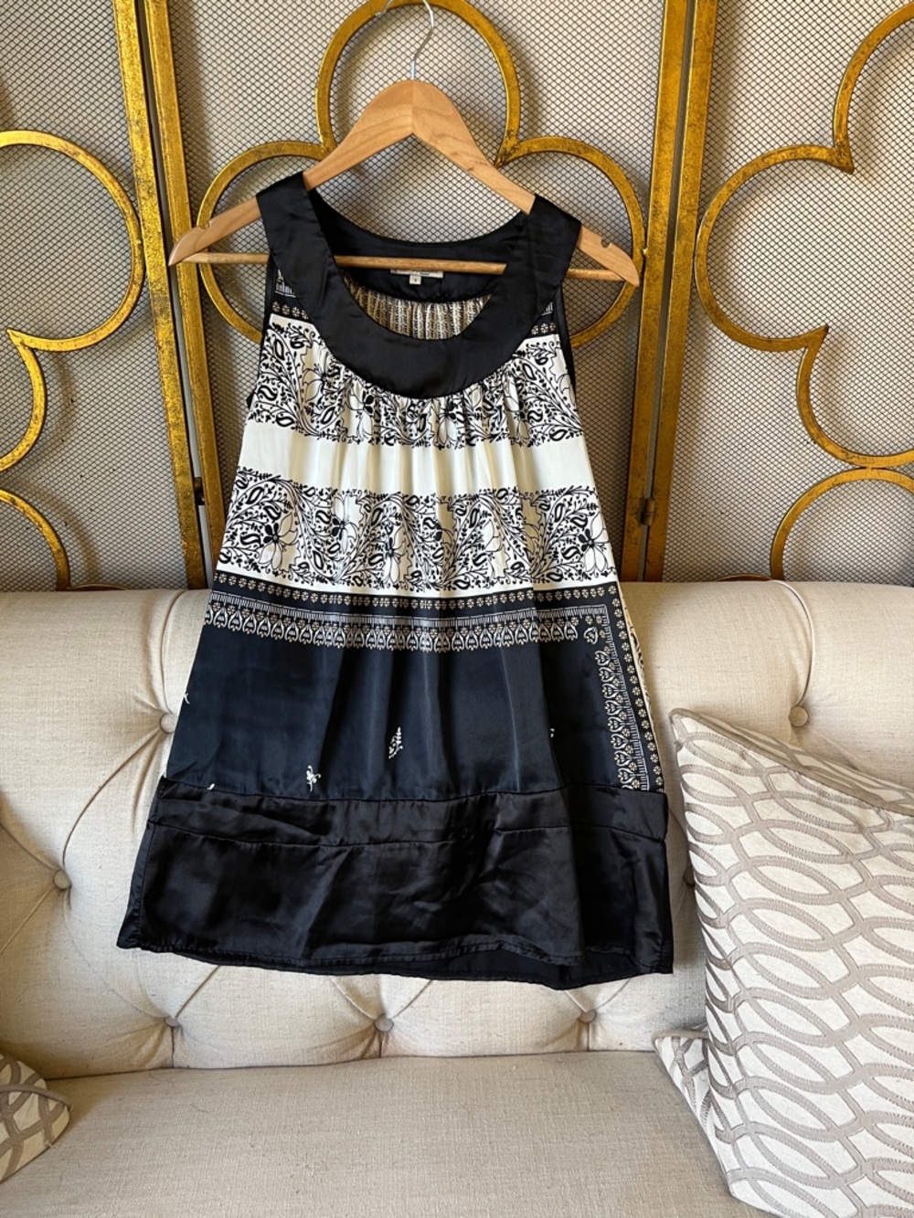 Sleeveless Black & White Printed Tunic Top